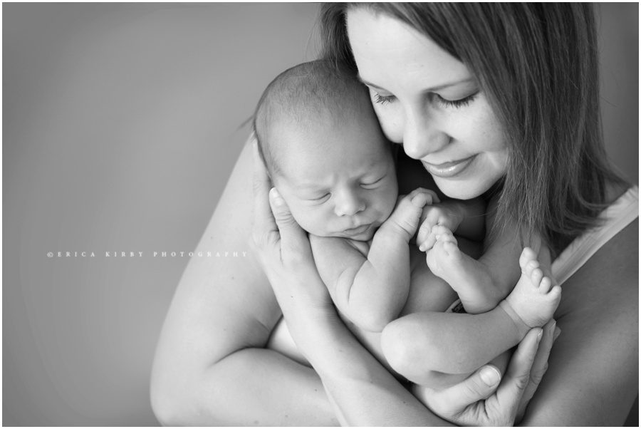Northwest Arkansas Newborn Photographer | Erica Kirby Photography newborn baby birth and maternity photographer in NWA | Bentonville Rogers Fayetteville AR 
