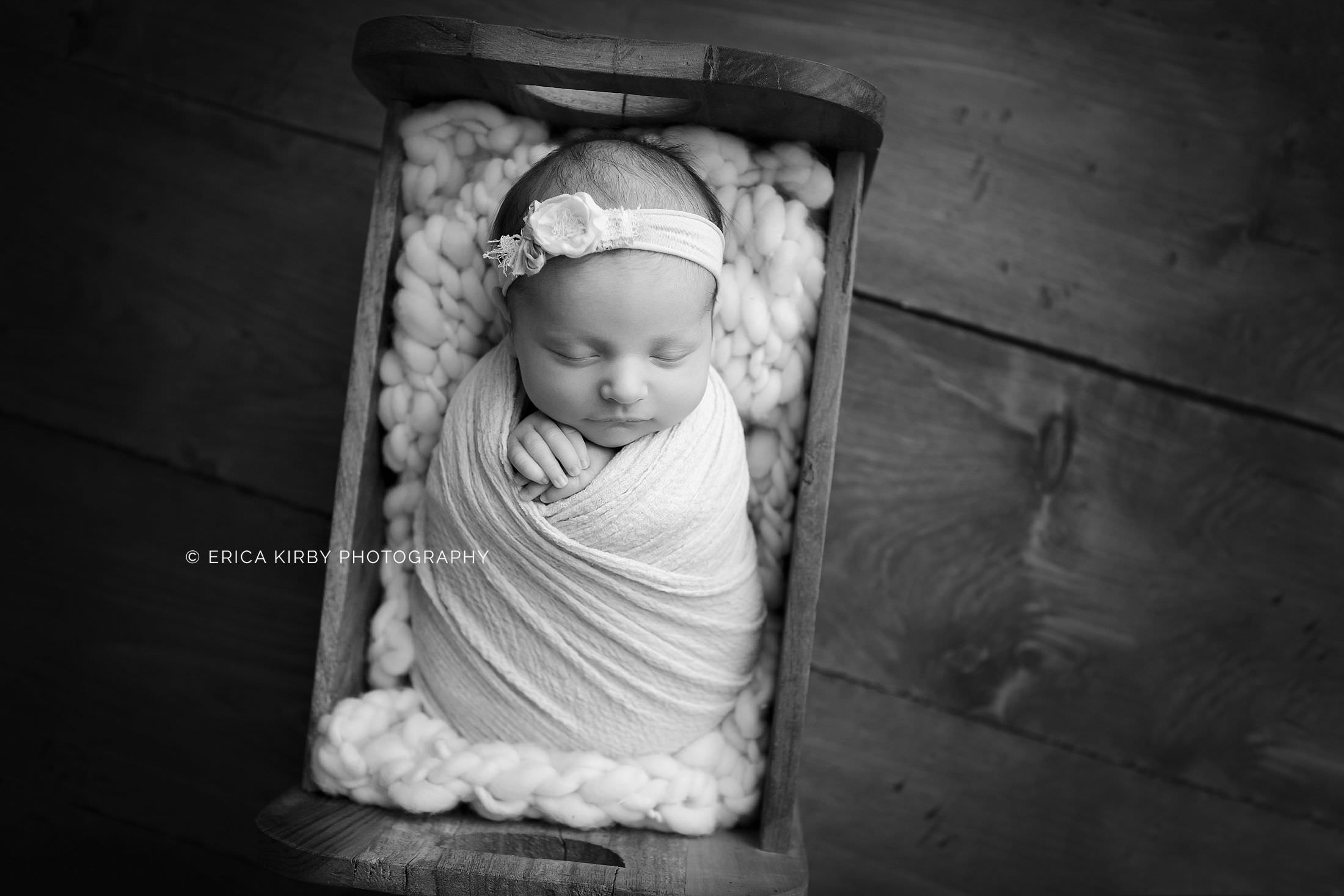 Newborn Photographer Fayetteville AR | Newborn Photography Session with soft neutral tones | Northwest Arkansas Erica Kirby Photography