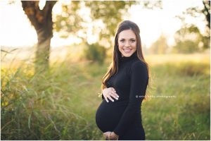 Northwest Arkansas Bentonville Rogers Fayetteville River Valley Maternity Photography session in field - Erica Kirby Photography