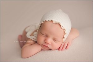 Fayetteville AR Newborn Photographers - family newborn baby photo session in bentonville studio - erica kirby photography