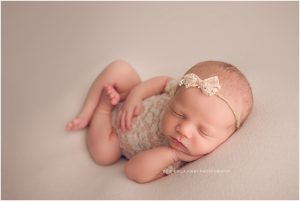 Fayetteville AR Newborn Photographers - family newborn baby photo session in bentonville studio - erica kirby photography