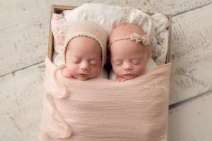 Northwest Arkansas Twins Newborn Photography - Erica Kirby Photography nwa baby photographer bentonville rogers fayetteville