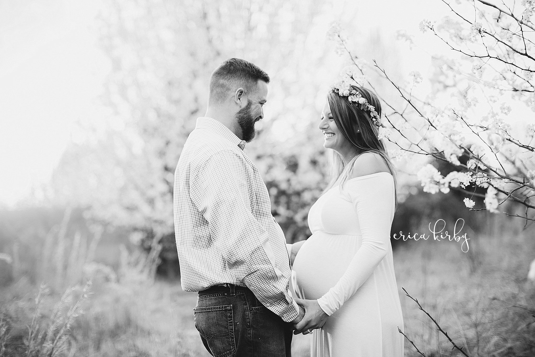 Northwest Arkansas Maternity Portrait Photographer - Erica Kirby Photography pregnancy photos in white blossoms in spring bentonville rogers fayetteville